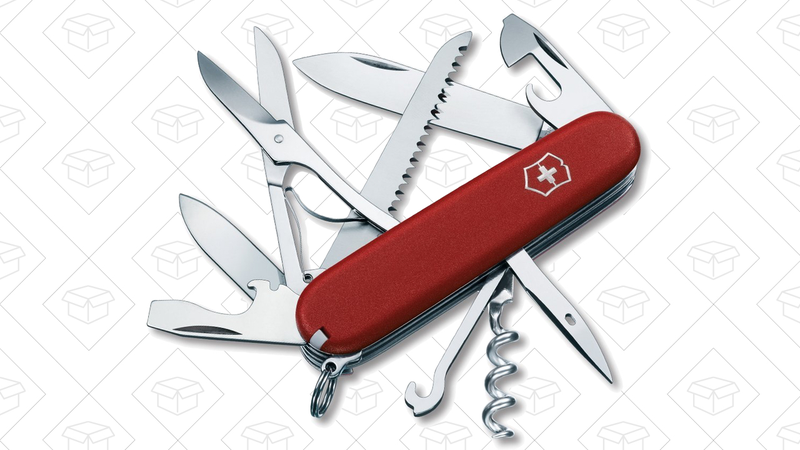 Navaja suiza de bolsillo Victorinox Huntsman II | $17 | Amazon